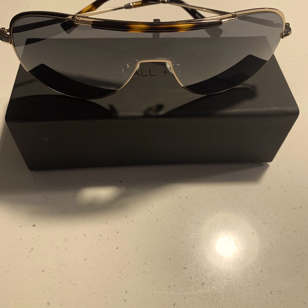 KENDALL+ KYLIE SUNGLASSES